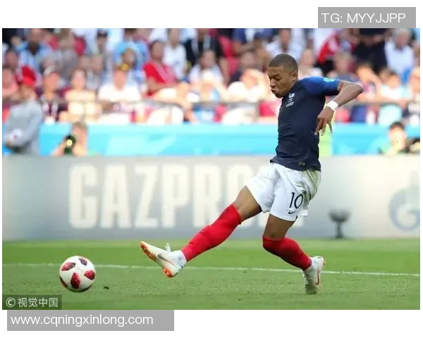 达尼洛：从青涩少年到足球场上的闪耀明星之路